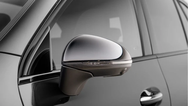 Mercedes-Benz GLC Class (75 Reg) GLC300e 2.0 AMG Line Premium Plus 4Matic Hybrid Image 8
