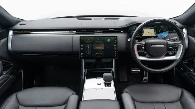 Land Rover Range Rover (25 Reg) 3.0 D300 SE (Shadow) Image 2