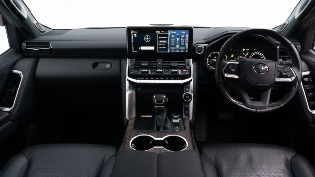 Toyota Land Cruiser (24 Reg) 3.3D V6 Sahara (7 Seat) (VAT Q) Image 2