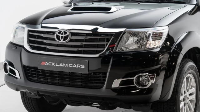 Toyota Hi-Lux (15 Reg) 3.0 D-4D Invincible X Image 8