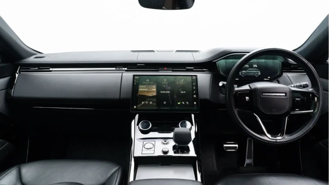 Land Rover Range Rover Sport (23 Reg) 3.0 P440e Dynamic SE Hybrid (Black Pack) Image 2