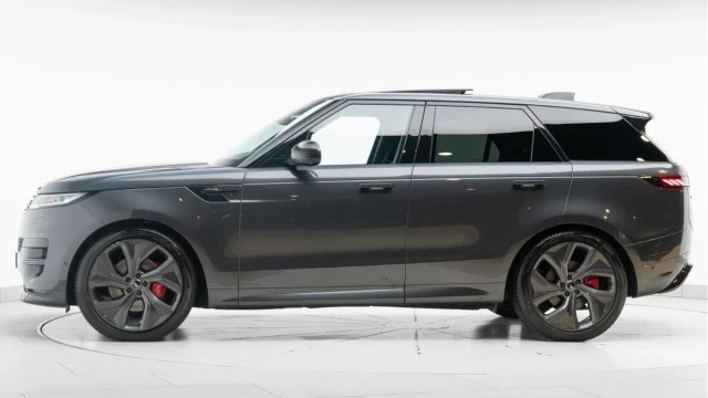 Land Rover Range Rover Sport (23 Reg) 3.0 D350 Autobiography (Black Pack) Image 4