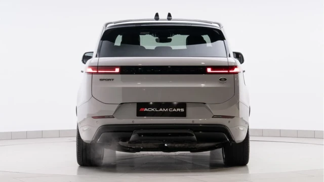 Land Rover Range Rover Sport (23 Reg) 3.0 D300 Dynamic SE (Black Pack) Image 4