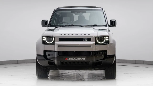 Land Rover Defender (75 Reg) 90 3.0 D250 X-Dynamic SE (Black Pack) Image 4