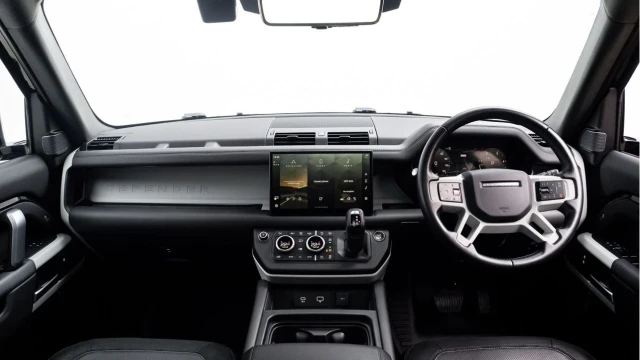 Land Rover Defender (23 Reg) 110 3.0 D300 X-Dynamic HSE (Black Pack) Image 7