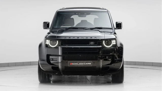 Land Rover Defender (75 Reg) 110 3.0 D350 X-Dynamic HSE (Black Pack) Image 4