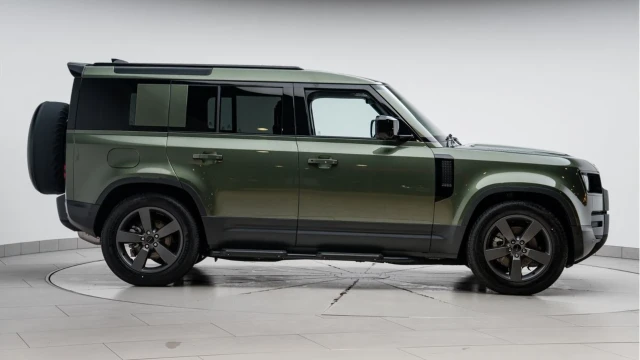 Land Rover Defender (75 Reg) 110 3.0 D250 S (Black Pack) Image 4