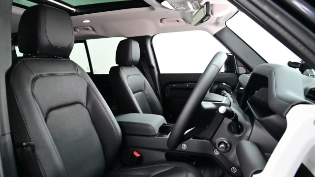 Land Rover Defender (24 Reg) 110 3.0 D250 XS Edition (Bespoke URBAN) (VAT Q) Image 3