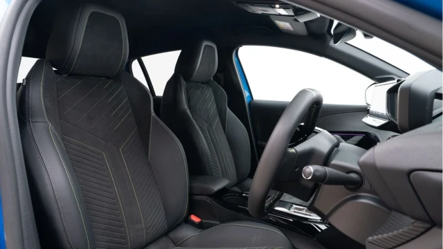 Peugeot E-208 (74 Reg) GT Image 3
