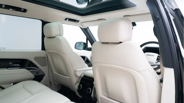 Land Rover Range Rover (72 Reg) 3.0 P440e SE Hybrid Image 6