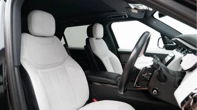 Land Rover Range Rover Sport (73 Reg) 3.0 P400 Dynamic SE (Black Pack) Image 3