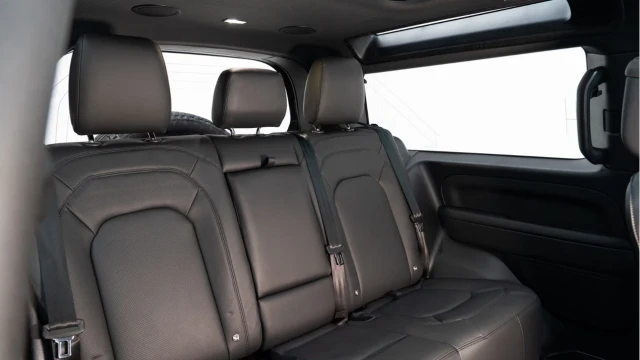 Land Rover Defender (74 Reg) 90 3.0 D350 X-Dynamic HSE (2025 Model) (VAT Q) Image 8