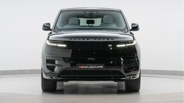 Land Rover Range Rover Sport (23 Reg) 3.0 D300 Dynamic SE (Black Pack) Image 4