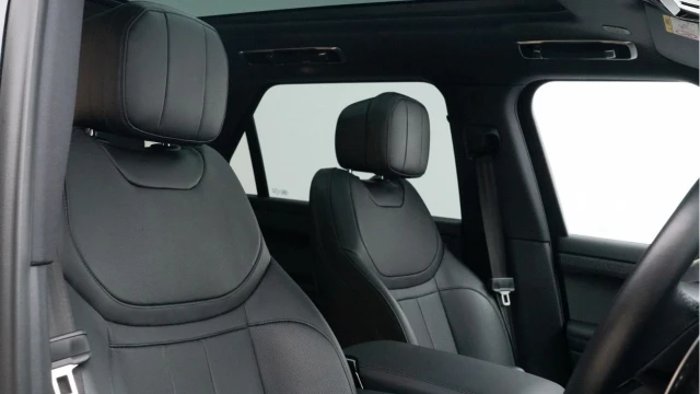 Land Rover Range Rover Sport (24 Reg) 3.0 D300 Dynamic SE (Black Pack) Image 3