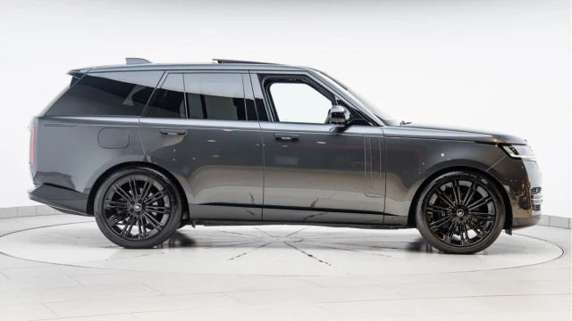 Land Rover Range Rover (75 Reg) 3.0 D300 Edition Image 5