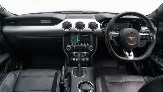 Ford MUSTANG (19 Reg) 5.0 V8 Coupe Image 3