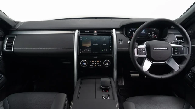 Land Rover Discovery (24 Reg) 3.0 D300 Dynamic SE Image 2