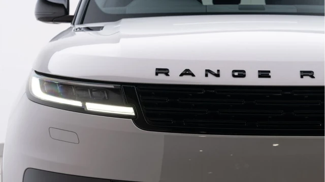 Land Rover Range Rover Sport (73 Reg) 3.0 D300 Dynamic SE (Black Pack) Image 7