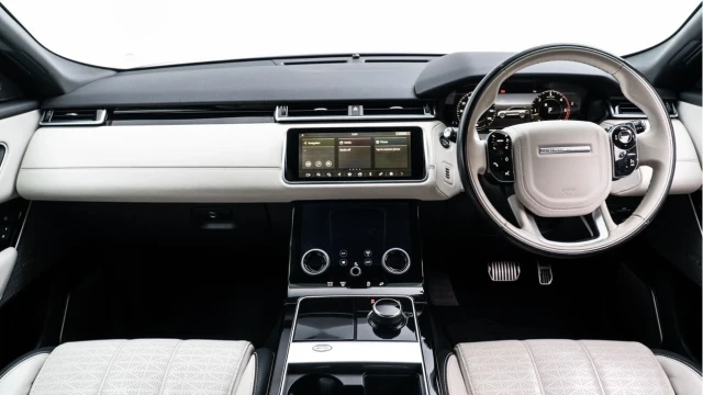 Land Rover Range Rover Velar (20 Reg) 3.0 D300 R-Dynamic HSE (Bespoke) Image 2