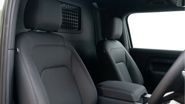 Land Rover Defender (75 Reg) 90 3.0 D250 X-Dynamic SE Hard Top Commercial (+VAT) Image 3