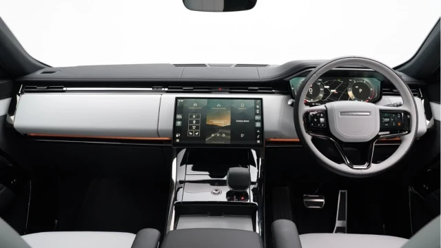Land Rover Range Rover Sport (24 Reg) D300 Dynamic SE Image 2