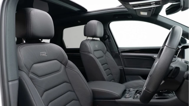 Volkswagen Touareg (24 Reg) 3.0TDI V6 Black Edition Image 3