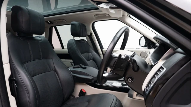 Land Rover Range Rover (21 Reg) 3.0SDV6 Vogue Image 3