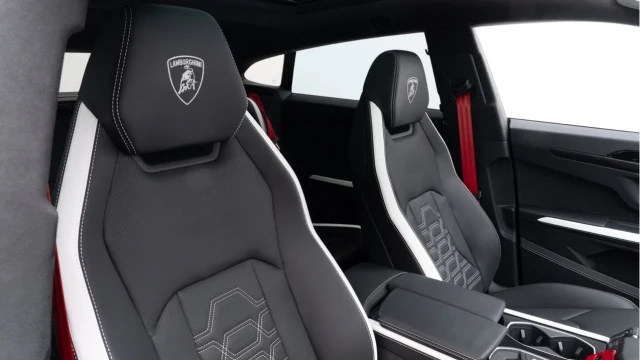 Lamborghini Urus (25 Reg) 4.0 V8 SE Hybrid Image 3