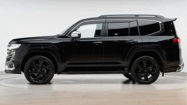 Toyota LAND CRUISER 300 (UK 24 Reg) 3.3D V6 Sahara ZX (RHD) Image 4