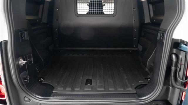 Land Rover Defender (24 Reg) 90 3.0 D250 Hard Top Commercial (3 Seat) (+VAT) Image 4