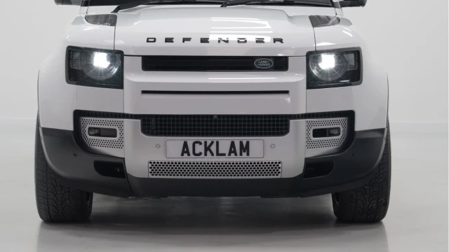 Land Rover Defender (21 Reg) 110 3.0 D300 SE (Black Pack) Image 5
