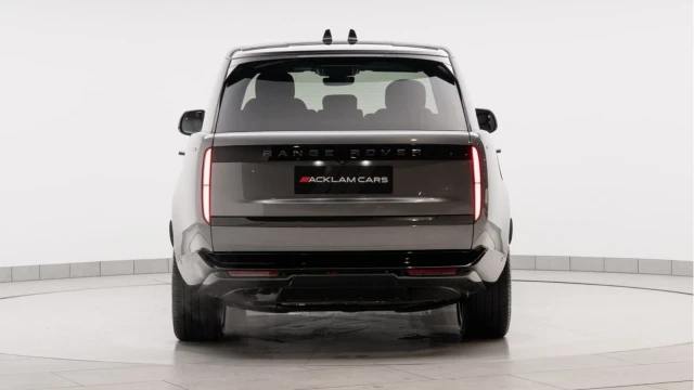 Land Rover Range Rover (73 Reg) 3.0 D300 SE (Shadow Pack) Image 5