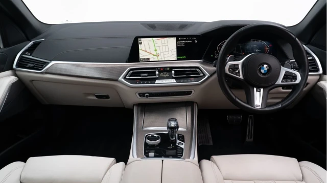 BMW X5 (72 Reg) 3.0 30D M Sport xDrive Image 2