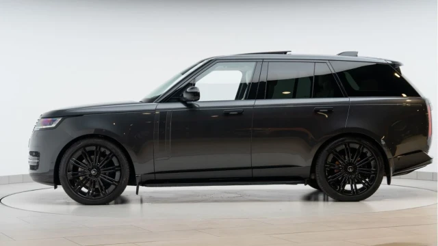 Land Rover Range Rover (24 Reg) 3.0 D350 HSE (Shadow Pack) Image 4