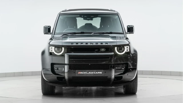 Land Rover Defender (73 Reg 110 3.0 D250 X-Dynamic HSE Image 7