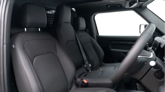 Land Rover Defender (25 Reg) 90 3.0 D250 S Hard Top Commercial (3 Seat) (+VAT) Image 3