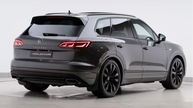 Volkswagen Touareg (72 Reg) 3.0TSI V6 Black Edition Image 6
