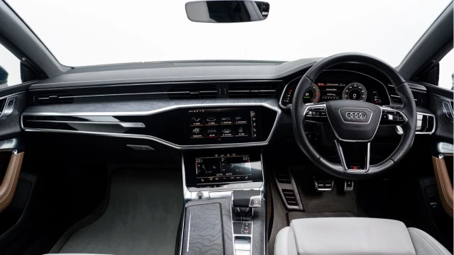 Audi A7 (70 Reg) 2.0 40TDI S-Line Exclusive Image 2