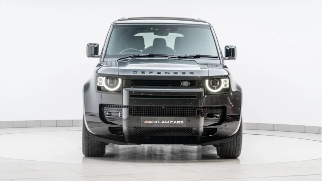 Land Rover Defender (74 Reg) 130 3.0 D350 X-Dynamic HSE (7 Seat) Image 7