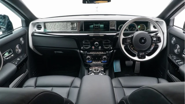Rolls-Royce Phantom (74 Reg) 6.75 V12 VIII Series II Image 2