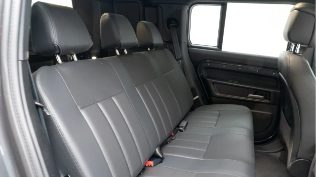 Land Rover Defender (74 Reg) 110 3.0 D350 X-Dynamic HSE Hard Top (Factory URBAN) (5 Seat) Image 4