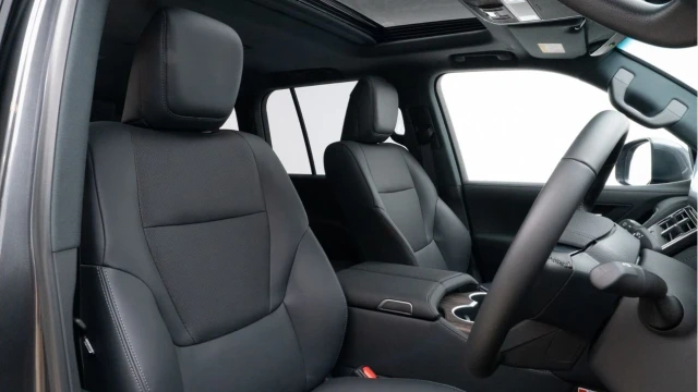 Toyota Land Cruiser (74 Reg) 300 3.3D V6 VX (7 Seat) Image 3