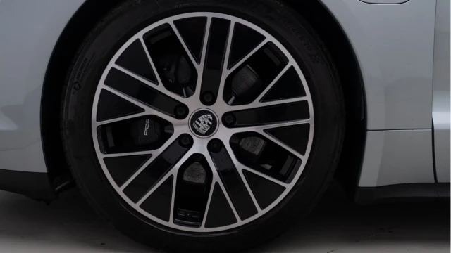 Porsche Taycan (21 Reg) Saloon (Performance Plus) Image 7