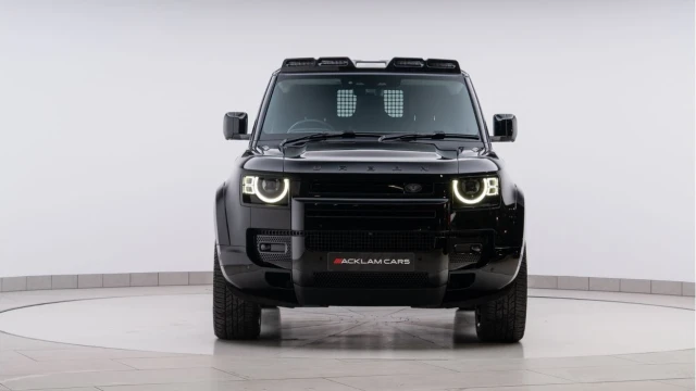 Land Rover Defender (24 Reg) 90 3.0 D250 HSE Hard Top Commercial (3 Seat) (Bespoke URBAN) (+VAT) Image 7