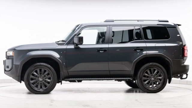 Toyota Land Cruiser (74 Reg) 2.8D Invincible (New Model) Image 4