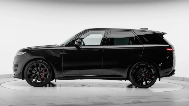 Land Rover Range Rover Sport (24 Reg) 3.0 D300 Dynamic SE (Black Pack) Image 4