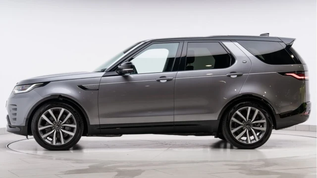 Land Rover Discovery (23 Reg) 3.0 D250 R-Dynamic SE Image 4