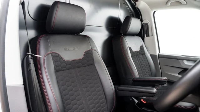 Volkswagen Transporter (24 Reg) T32 2.0 BiTDI Sportline LWB (+VAT) Image 3