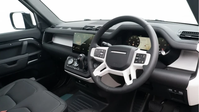 Land Rover Defender (25 Reg) 110 3.0 D250 S (6 Seat) (VAT Q) Image 7