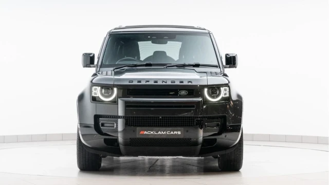 Land Rover Defender (24 Reg) 110 3.0 D250 X-Dynamic SE (Black Pack) Image 4